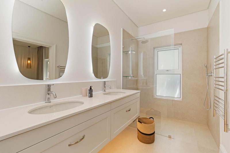 To Let 5 Bedroom Property for Rent in Steenberg Estate Western Cape